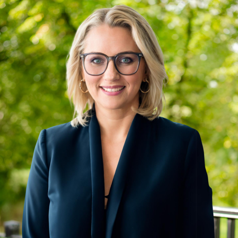 Jarmila Entezari specialises in UK immigration